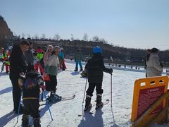 -采薇庄园四季滑雪场