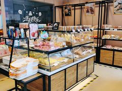 面包甜点陈列柜-三色鸽西饼店(黄河路店)