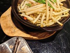 -帅巴人舅母子腊蹄民俗村