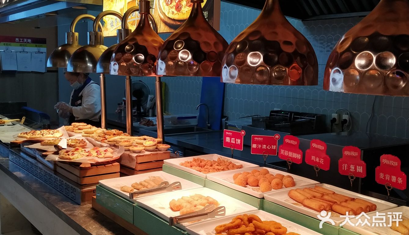 这家欢乐牧场自助餐厅位于金谊广场商场4楼