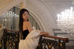 -月月婚纱礼服仓储店(王府井店)