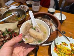 -老滇山寨•云南特色菜•地方菜•民族风情歌舞表演(金碧店)