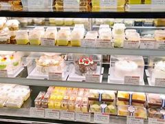 面包甜点陈列柜-红宝石·鲜奶小方·海派西点房(控江店)