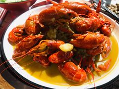 特色蒜香龙虾-虾弄弄海派小龙虾·牛羊蝎子火锅