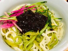 老北京炸酱面-味+新京宴·烤鸭·北京菜(创意谷店)