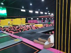 -嘿哟动霸CHUA·新潮玩运动娱乐中心·蹦床滑冰团建乐园