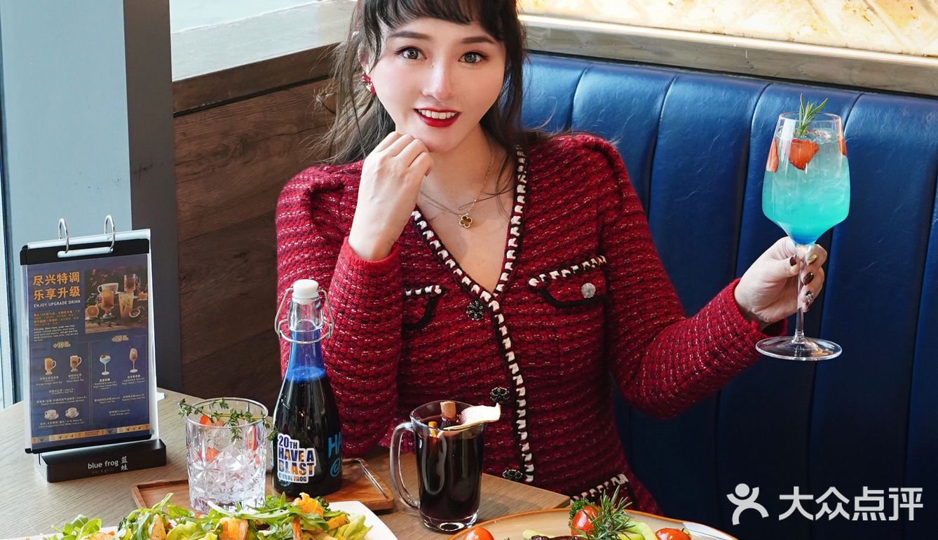 冬日里的美食美酒，年末欢聚时刻就选蓝蛙！