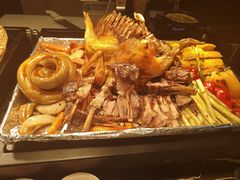 堡云酥慢煮烤羊排-广州万富希尔顿酒店·感趣自助餐厅·金秋蟹宴生蚝海鲜刺身烧烤