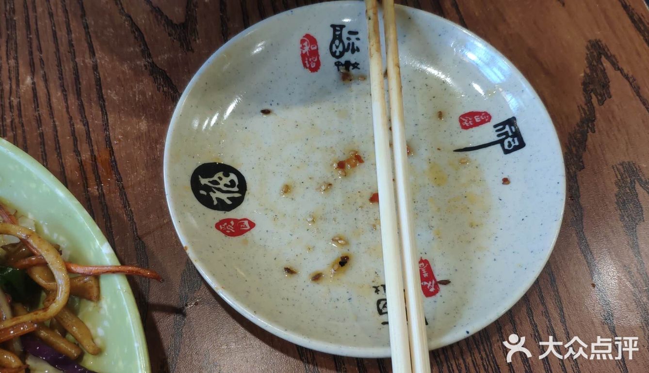 一碗老式麻辣烫，两份炒面