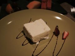 自制焦糖坚果冰糕-YUE·6·西式融合餐厅(外滩六号店)