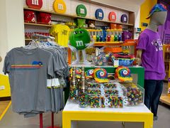 -m豆巧克力世界(上海世茂广场店)