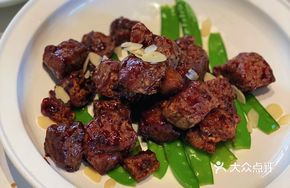 Black Vinegar Marinated Beef with Almonds