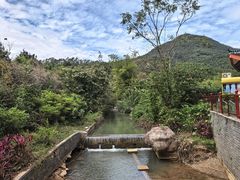 -十万大山布透温泉