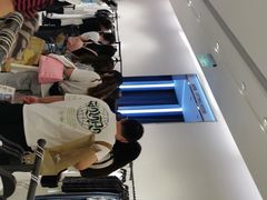 -URBAN REVIVO(七宝领展广场店)