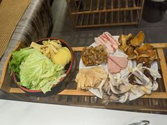 -菌海森林·非遗野生菌火锅(西山区滇池路摩根道店)