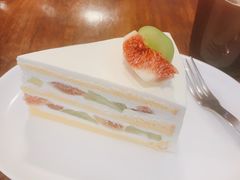 晴王葡萄无花果奶油蛋糕-black rainbow coffee