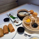 一口咬下去都是料，有一点咸咸的很大一个
