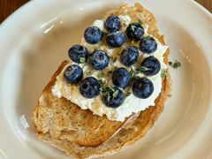 Ricotta蓝莓酸面包吐司-weeknd·Brunch&Bistro 周末餐厅