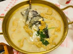 豆腐条炖鱼头-堂瓦里·33年传统赣菜(第一街区店)