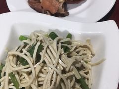 -红栌温泉山庄生态美食餐厅