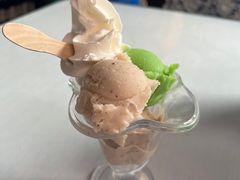 -古老冰山特色冰淇淋店(艾提尕尔店)