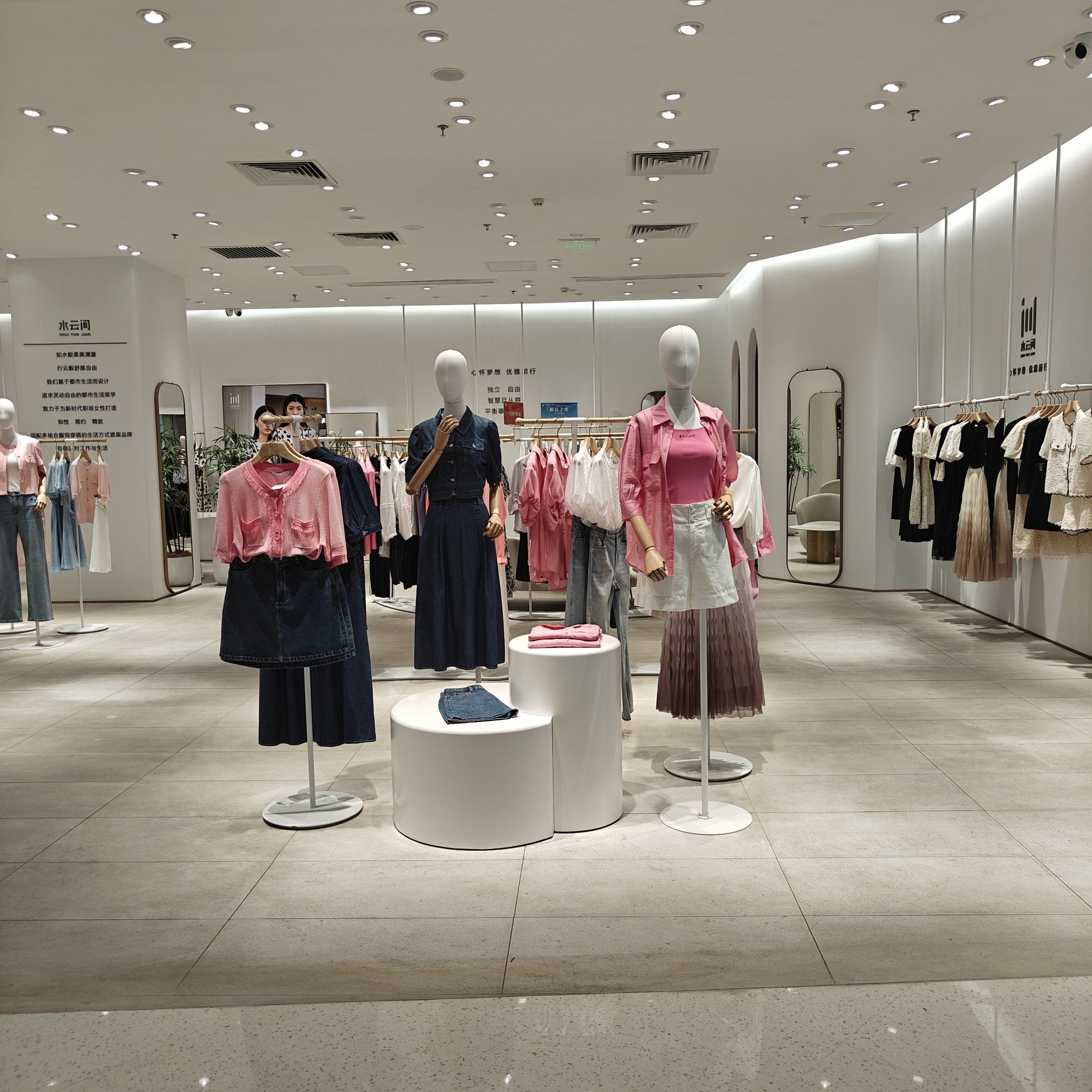 店里新款女装掠影