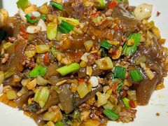 -阿瓦山寨·湘菜现炒·剁椒鱼头王(咸阳总店)