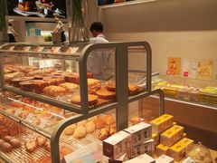 面包甜点陈列柜-好利来(八里庄店)