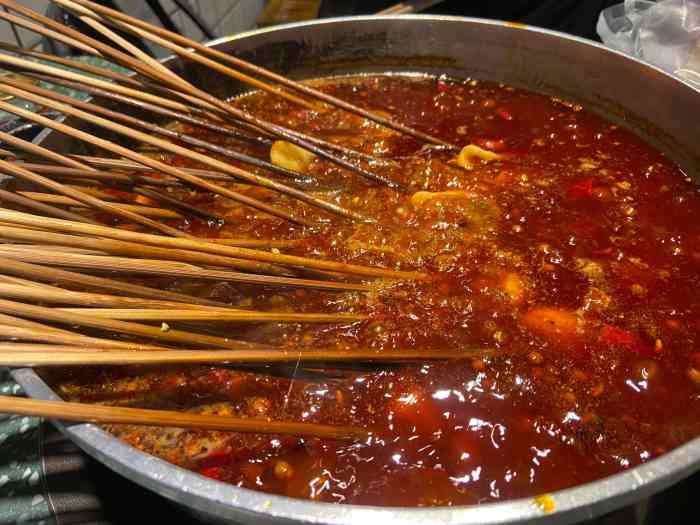 怒火八零牛肉串串(鸳鸯店)-"这家在鸳鸯轻轨站下面吃饭一条街上面
