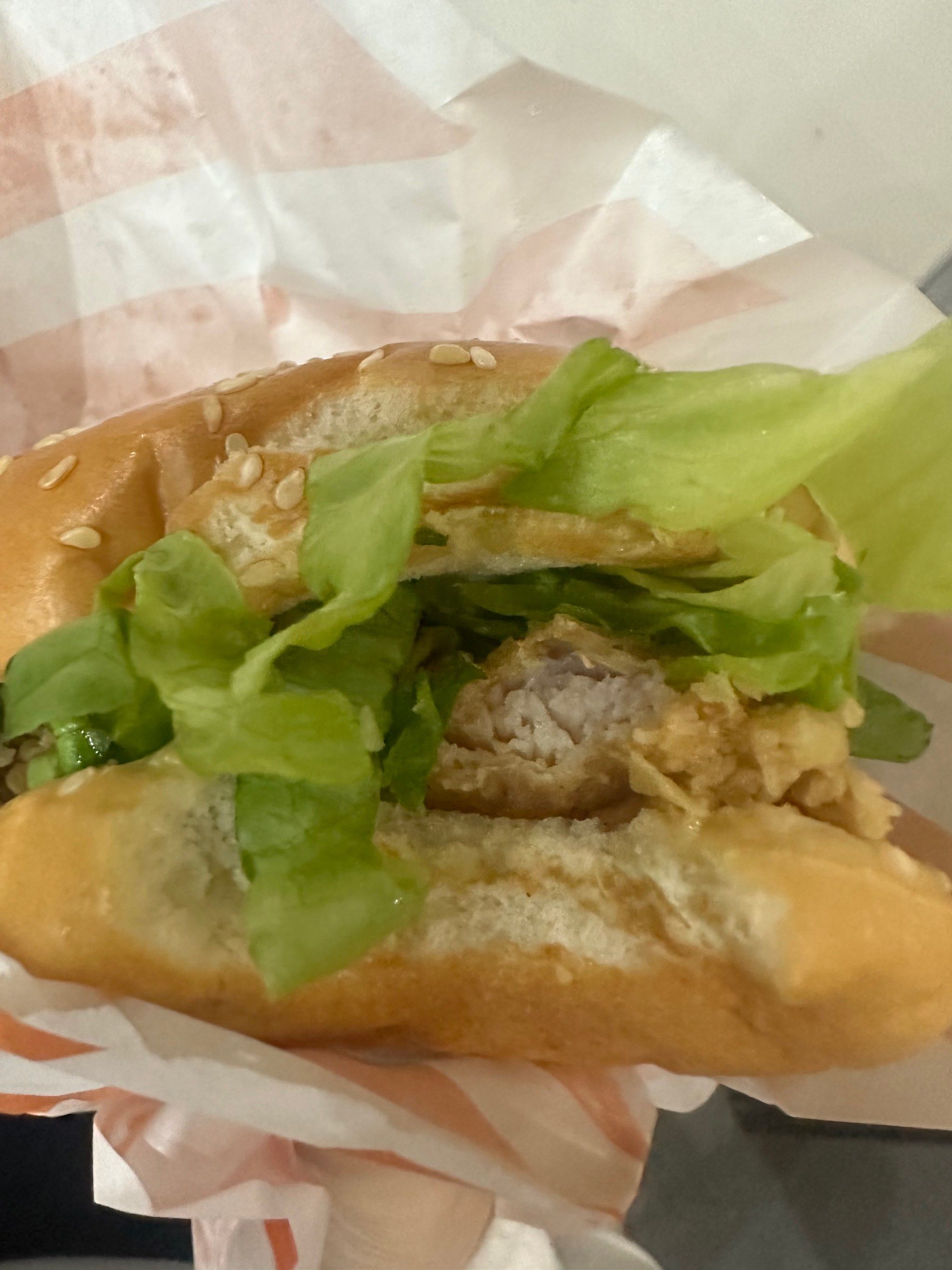 0元玩转这座城非常好吃的汉堡,蔬菜和鸡肉都很大块