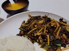 雪菜肉丝盖浇饭-王中王餐厅(东安路店)