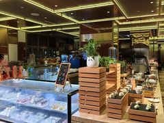 -大中华希尔顿酒店-念自助餐·嗨啤·小龙虾