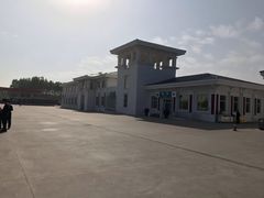 -三河服务区-停车场