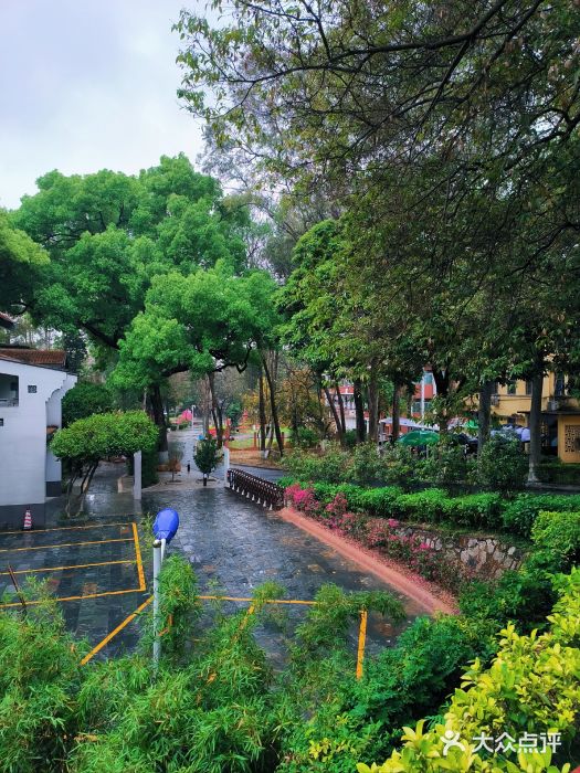 广东外语外贸大学(白云山校区)图片