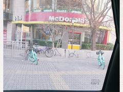-麦当劳(展览路店)