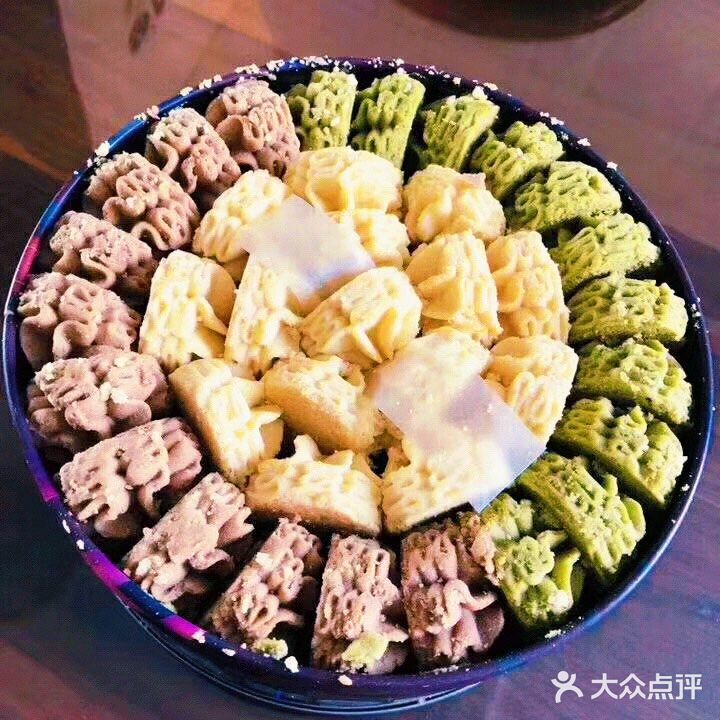 口！即！化！一打开盒子，浓浓的奶香，减肥什么鬼呀！