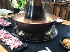 -果松木炭酸菜铜火锅·外婆参鸡汤