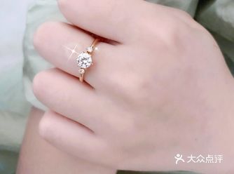 这个经典简约的钻戒竟还藏了小心思？！