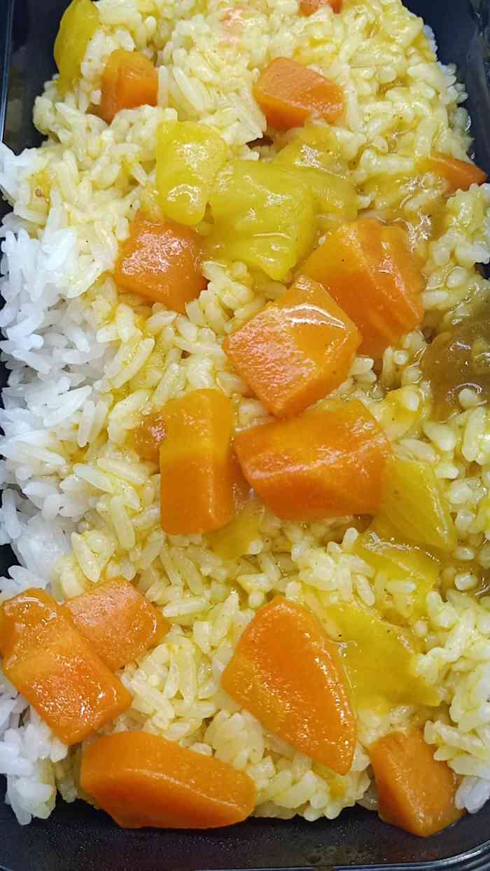 咖喱饭儿-"又是叫的外卖,炸鸡腿超级大个,咖喱饭味道.