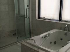 -深圳富苑皇冠假日套房酒店