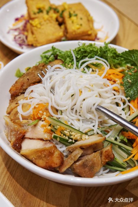 越南凉拌檬粉配猪颈肉