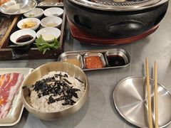 -围炉肉舍•炭烤活鳗•丹东海鲜烤肉(步行街店)