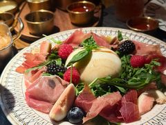 帕尔马火腿和布拉塔球-IL TEATRO 精品意大利餐厅