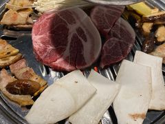 梅花肉-韩聚屋韩国烤肉餐厅(新北万达店)