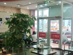 大堂-李先生牛肉面大王(营口大润发店)