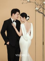 -雪中彩影婚纱摄影·微光艺术中心