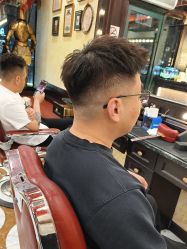 -东方先生国潮男士理发馆