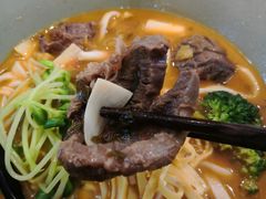 手切酸菜牛腱子面-陳八两面家(滨江天街店)