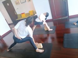 -Yvon yoga 瑜伽·精准体态管理中心