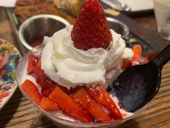 草莓牛奶冰沙-I HOLIC艾豪丽披萨(KKone店)